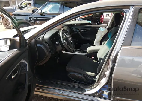 2015 Nissan Altima 2.5 S z USA, uszkodzony, nr VIN 1N4AL3AP3FN320598